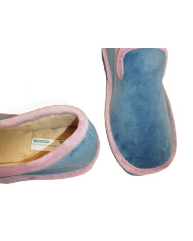 ZAPATILLA CERRADA AZUL BORDE ROSA SUELA LIGERA